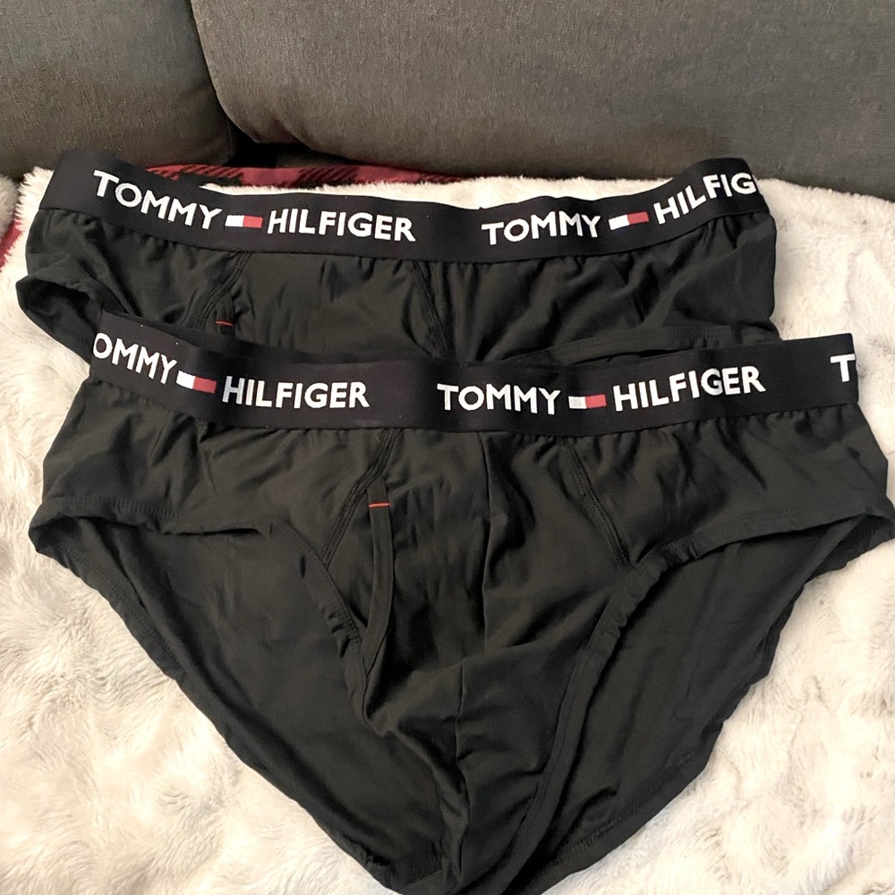 2pair Tommy Hilfiger briefs (brand new,never worn)